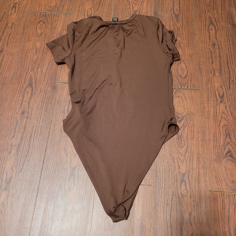 SHEIN Brown Short Sleeve Bodysuit - Picture 2 of 3